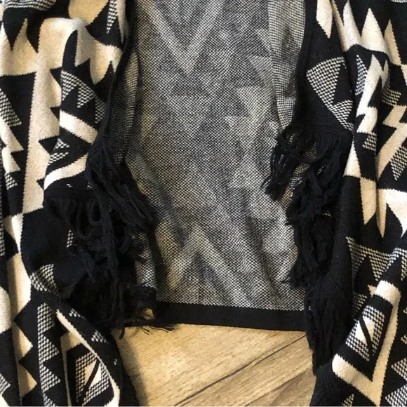 Audrey black and tan Aztec print waterfall cardigan with fringe large - Picture 3 of 7